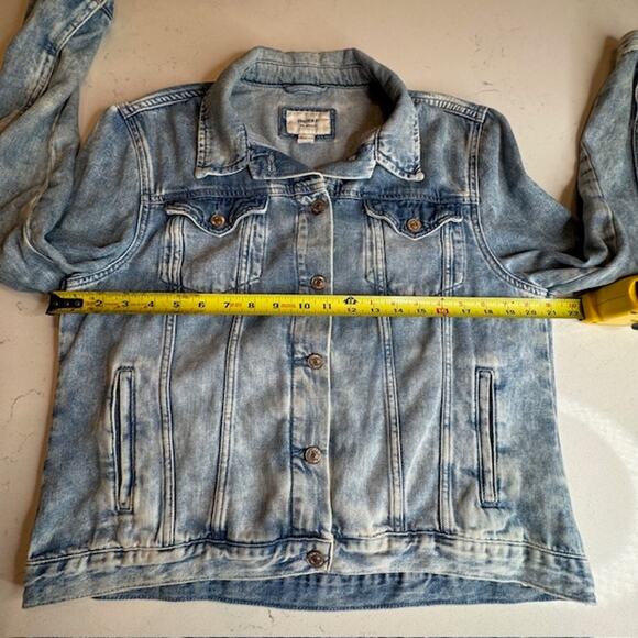 Forever 21 Size Large Medium Wash Grunge Jean Jacket - Picture 8 of 9